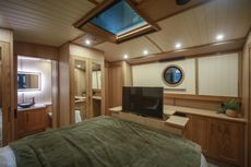 BESPOKE BOAT CO 65ft WIDEBEAM