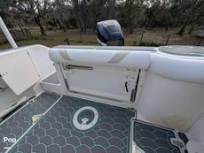 2004 Boston Whaler 240 Outrage