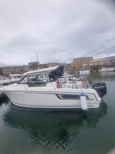 Jeanneau merryfisher 695 year 2021 with very low hours in mint conditi