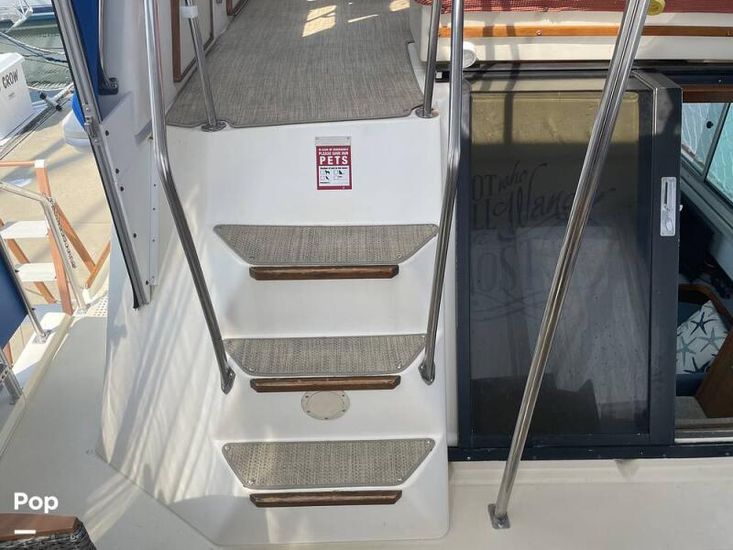 1987 Sea Ray 360 aft cabin