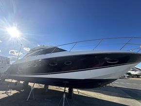 2011 Princess V42 4