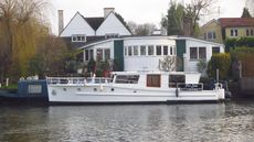 44ft Classic Cruiser Houseboat With Mooring