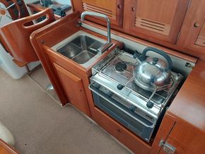 Beneteau Antares 10.80  - Galley