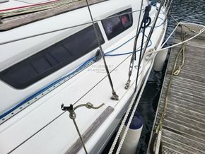 Jeanneau Sun Odyssey 33i  - Side Deck