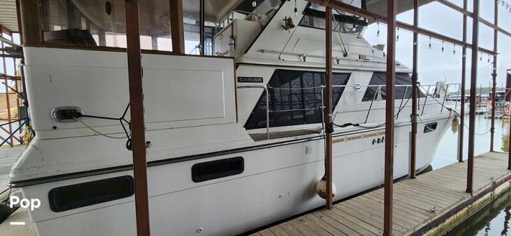 1986 Carver 4207 aft cabin