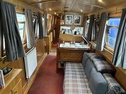 Fully-fitted cruiser style 16.75m