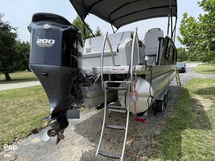 2017 Bimini aqua patio 255 sbc