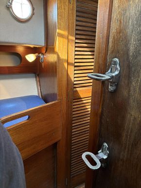 Steps to forward hatch 