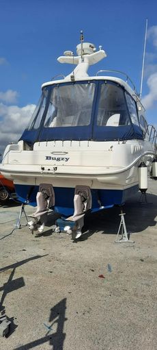 Sealine F33   