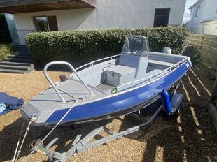 Motor ( outboard ) boat with Trailer