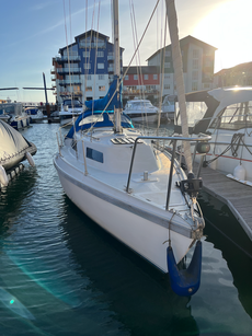 1989 Tomahawk 25 - perfect starter yacht