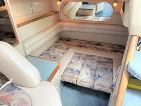 1995 Sea Ray 330 Sundancer 38
