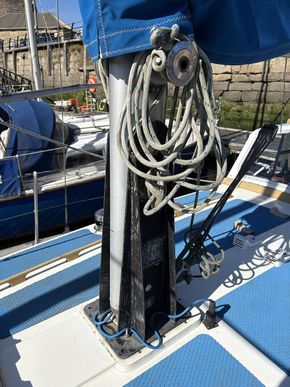 Tabernacle rotates level with wheelhouse 