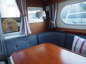 Saloon table - port side