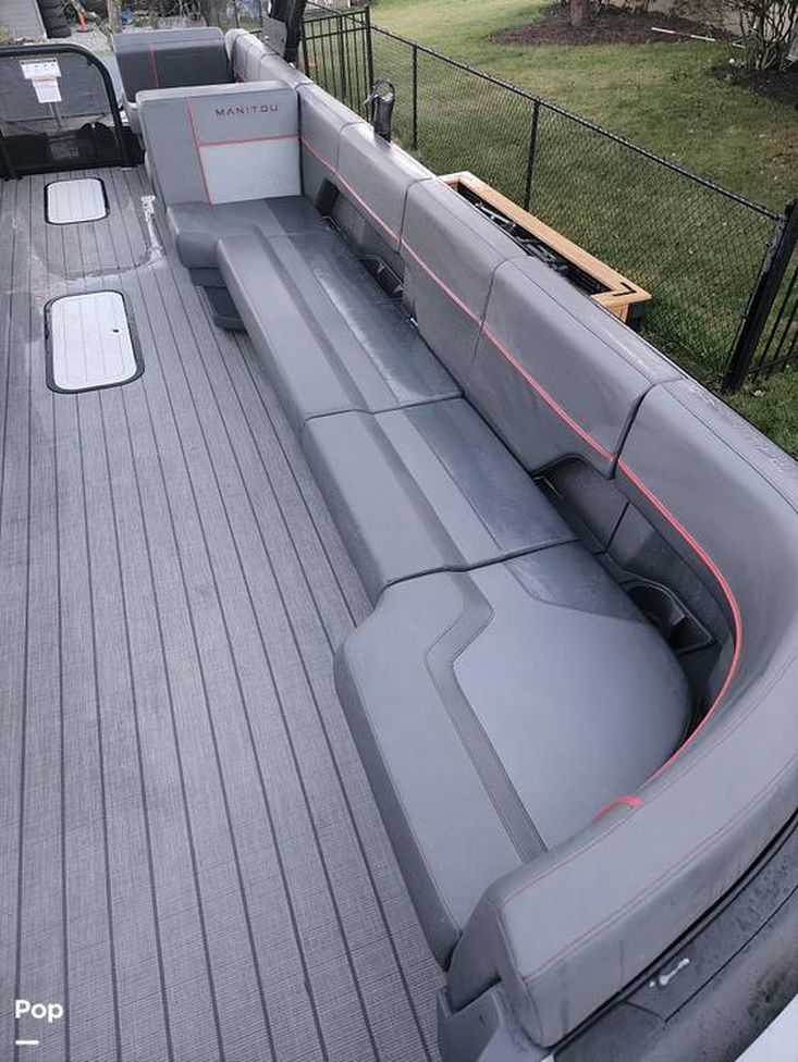 2024 Manitou 22 max bench