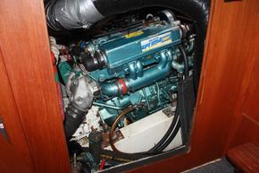 Moody Eclipse 43  - Engine