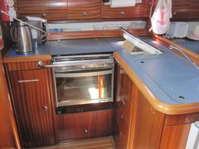 Bavaria 36  - Galley