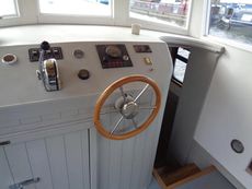 52x11 Wide beam with wheelhouse built 2009 by Maurice Hirst