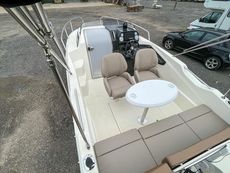 Quicksilver 555 activ cabin