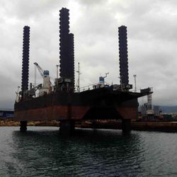 NON PROPELLED JACK-UP BARGE for charter