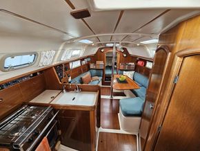 Beneteau Oceanis 321  - Interior
