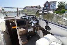 2005 Regal 2565 Window Express