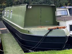 Stylish Narrow Boat  (6ft 5 head hight)