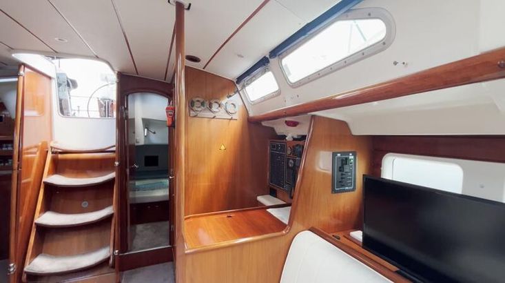 Exceptional condition Beneteau Oceanis 423 - Two Cabins