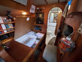 Oyster  406  - Navigation Station