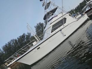 46ft Hatteras with fly-bridge and tower
