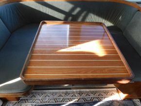 Trojan F-32 Flybridge Sportfish Sedan - Saloon Table