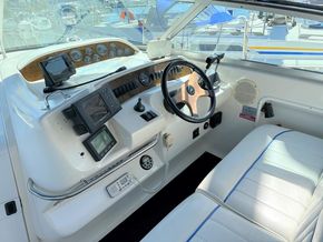 1995 Sea Ray 330 Sundancer 16