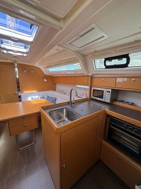 2017 Bavaria 37 Cruiser 18