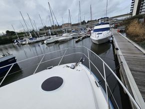 Birchwood 360 Challenger FLYBRIDGE - Foredeck