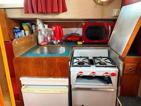 Amerglass 32 - Galley