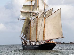 Classic Tall ship 3-mast Gaff Schooner