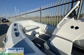 Highfield Classic 380 GT console - bow seating