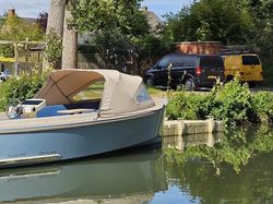JR Yachts Classic 7 electric day boat
