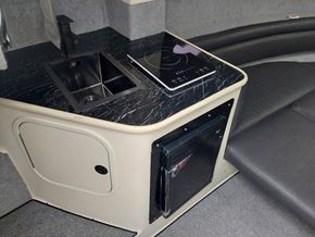 Rinker Fiesta Vee 266  - Galley
