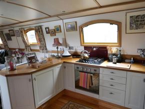 Wide Beam 65ft Live aboard - Galley