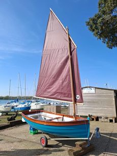 Morbic 12 Balanced Lugsail