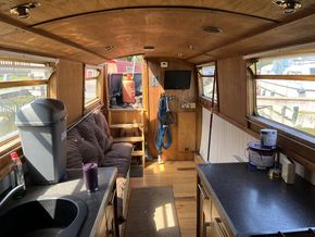 Living area and galley 2