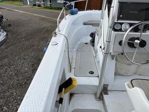 Triumph 21 Centre Console Fast Fisher - Side Deck