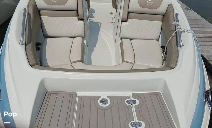 2023 Crownline e235