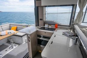 Jeanneau Merry Fisher 1295 Flybridge - galley