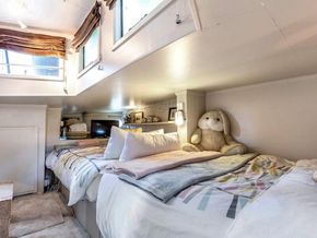 Unique Houseboat Exclusive Thames Mooring  - Cabin/Crew Quarters