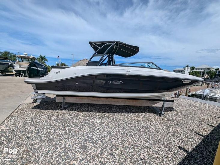 2023 Sea Ray 230 spx