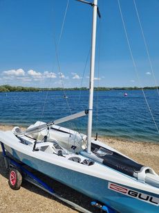 RS200 1412 Blue Hull at Burghfield Lake