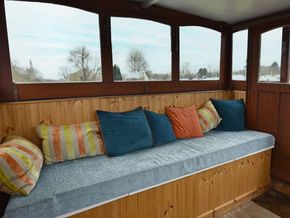 Barge Houseboat 62ft with permanent mooring Rental Investment - Interior