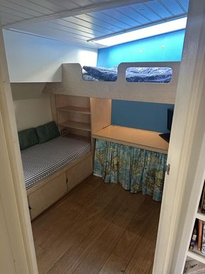 Kids twin cabin